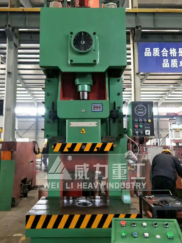 200噸氣動(dòng)沖床的加工細(xì)節(jié)